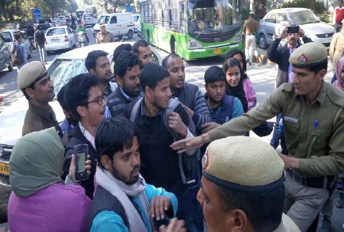 Police took Jamia students into custody over protest at tamilnadu bhawan