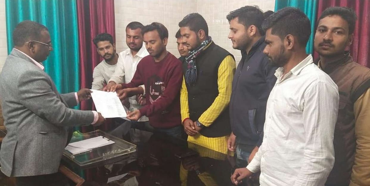 Handed the memorandum to the executive officer and demanded action.