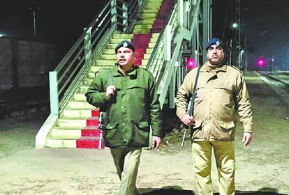 Youth on freight train to make Tik Tok, scorched by HT line