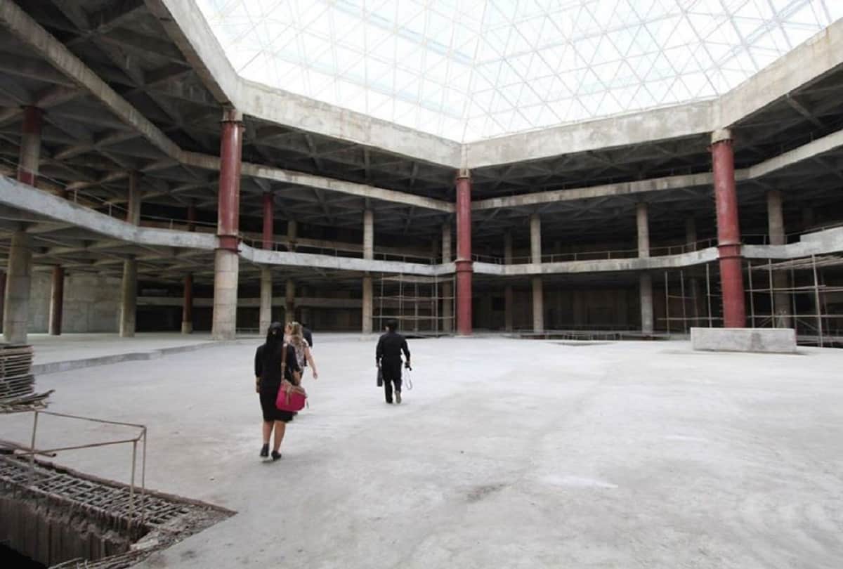 Ryugyong Hotel Of North Korea Known As 105 Building Cursed Hotel In The World