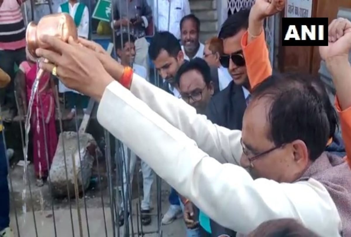 Shivraj Singh worshiped at the disputed site in Sausar