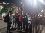 पुलवामा हमले में शहीद हुए जवानों को श्रद्वांजलि देने के लिए दिल्ली तक उल्टा पांव पैदल जा रहा युवक