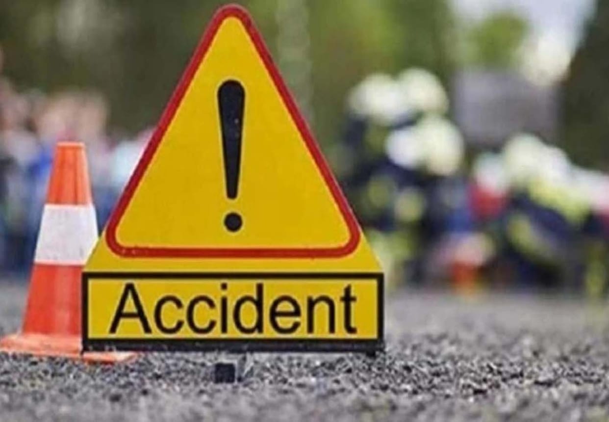 Road accident on Lucknow-Kanpur highway, two killed