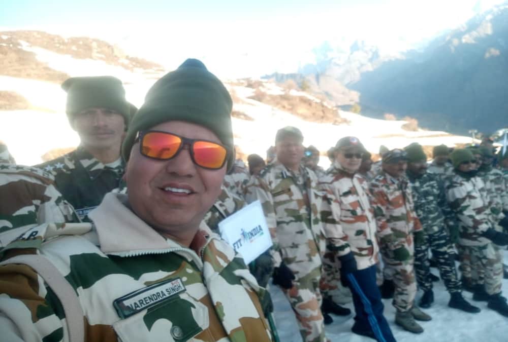 Union Minister kiren Rijiju Doing Morning walk with ITBP Soldiers, Gives Fit india Slogan in Auli
