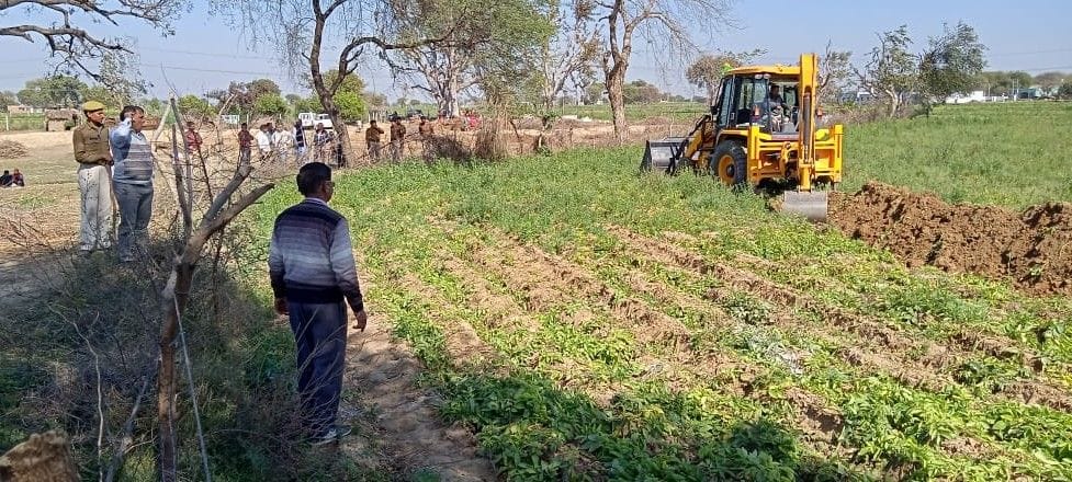 Hathras: Revenue team captured free with police force in Senpur