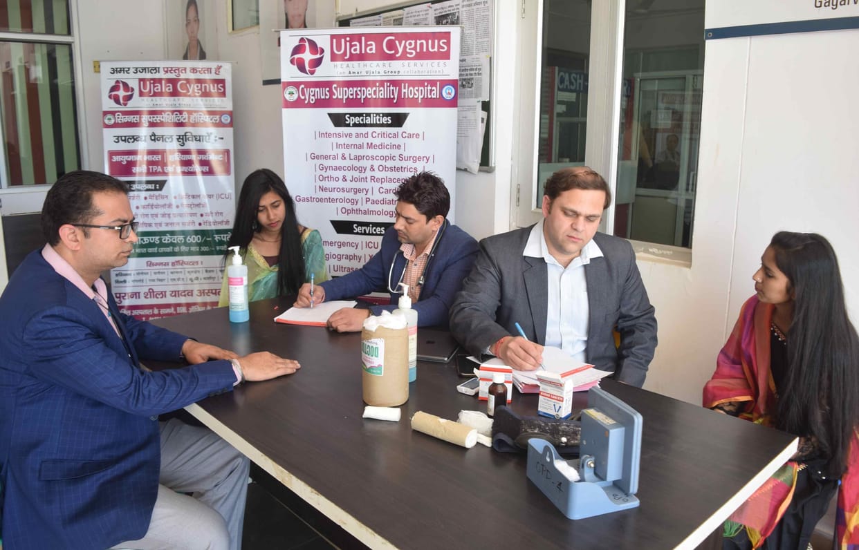 doctors public health of 517 patients in the camp