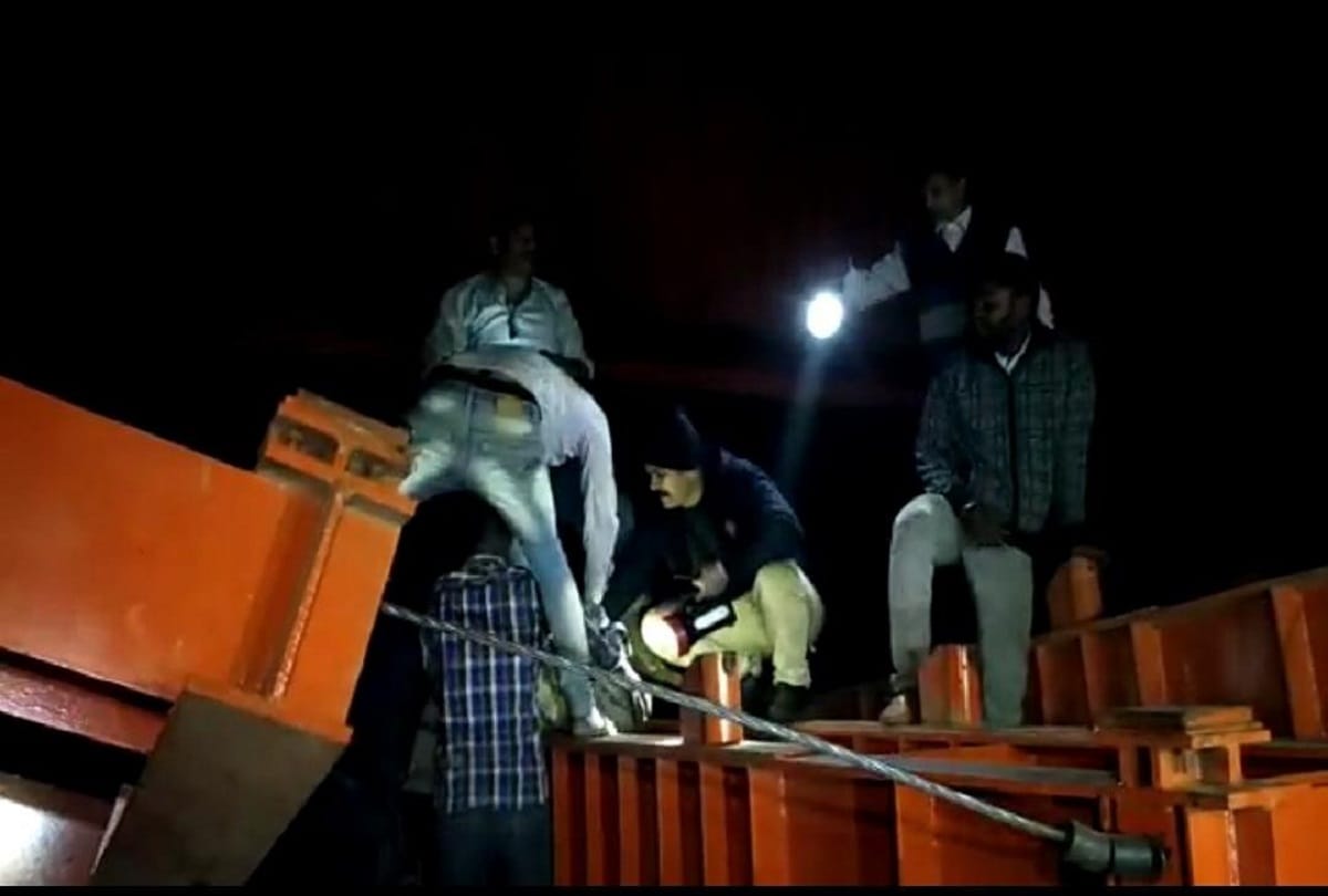 under-construction bridge collapsed at malda
