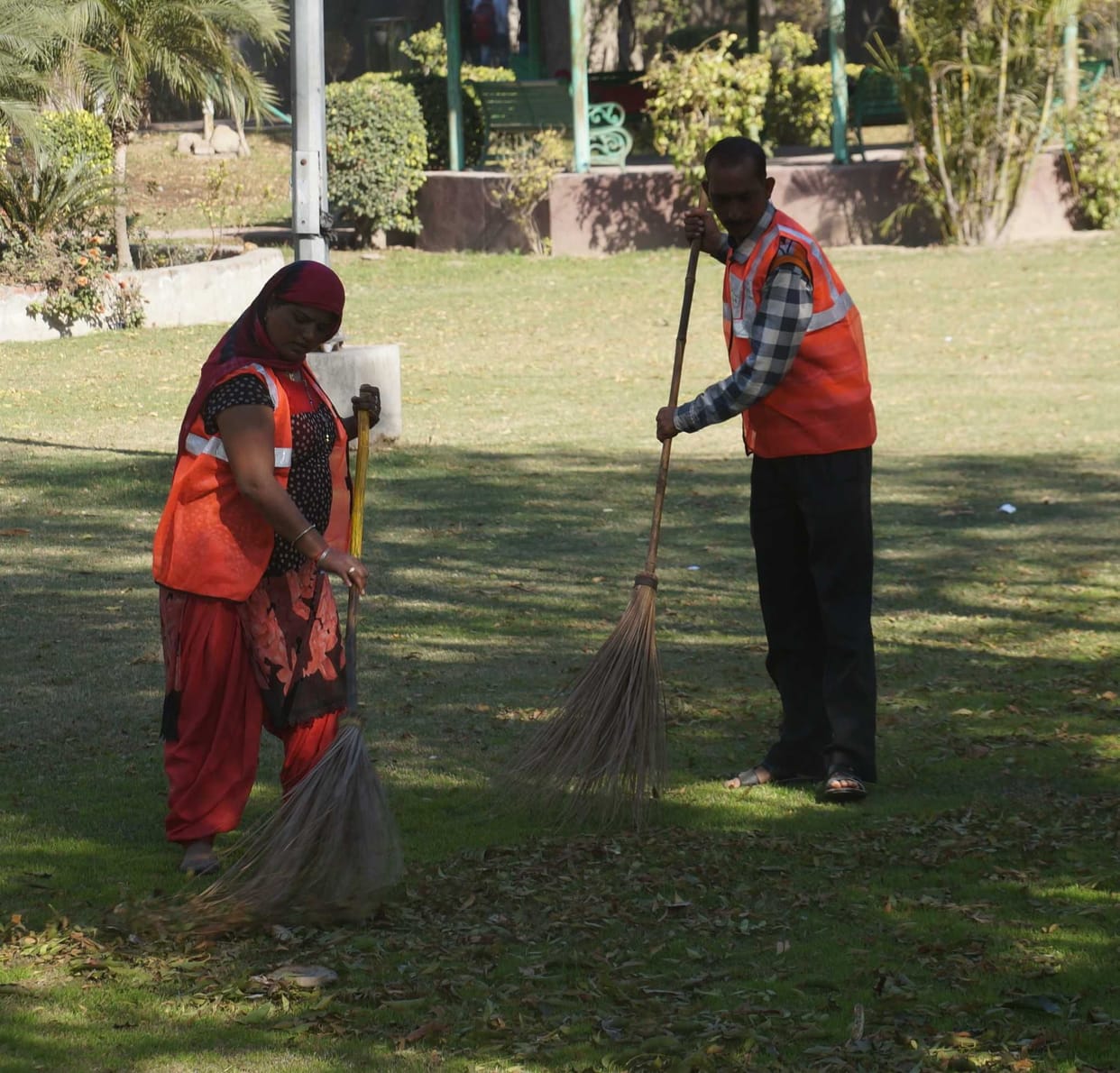 All national highways, state highways and railway tracks should be made waste free by 31 March