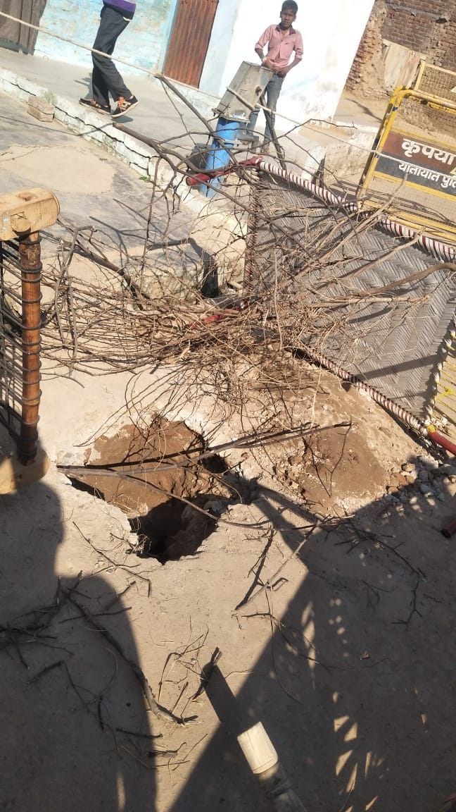30 feet road sunk in auraiya