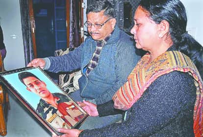 Pulwama Encounter Martyr Major Chitresh Bisht First Death Anniversary Mother Father Emotional