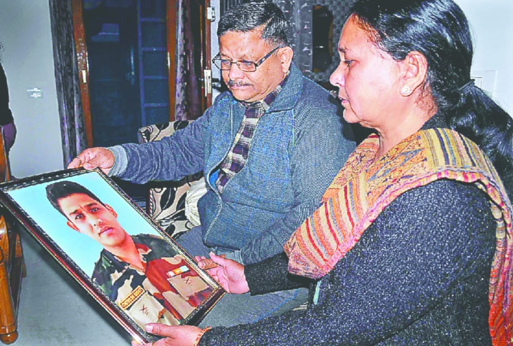 Pulwama Encounter Martyr Major Chitresh Bisht First Death Anniversary Mother Father Emotional