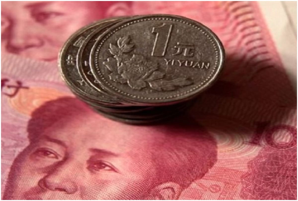 Coronavirus Transition through currency does not spread, warehouses filled with money 