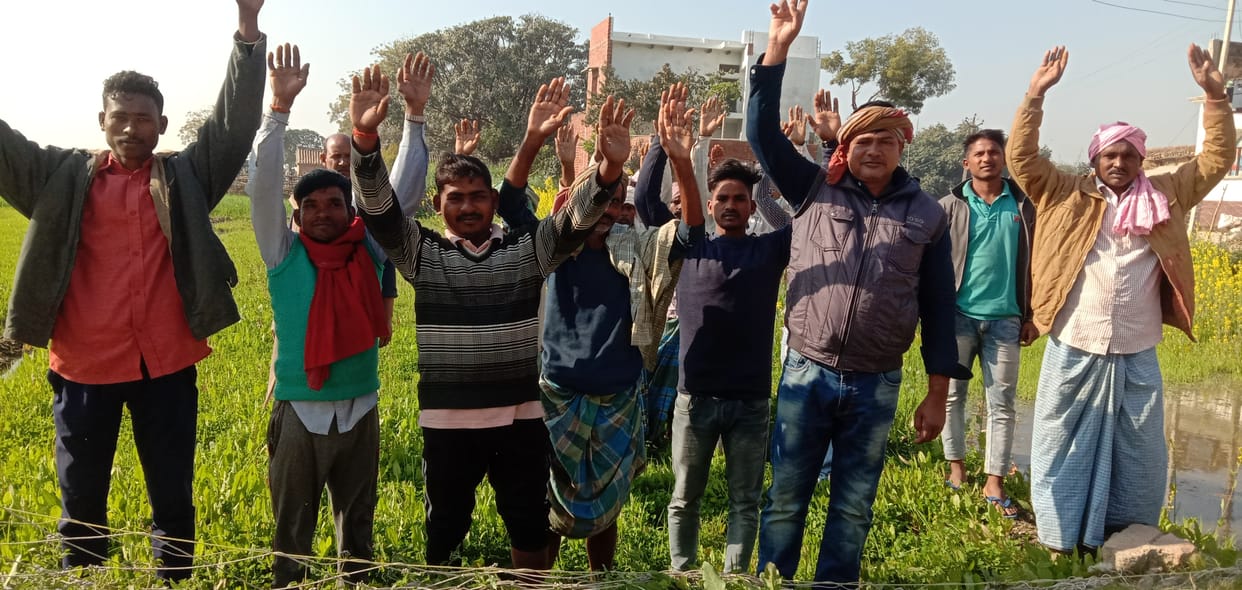 Crops submerged due to canal overflow, farmers demonstrated