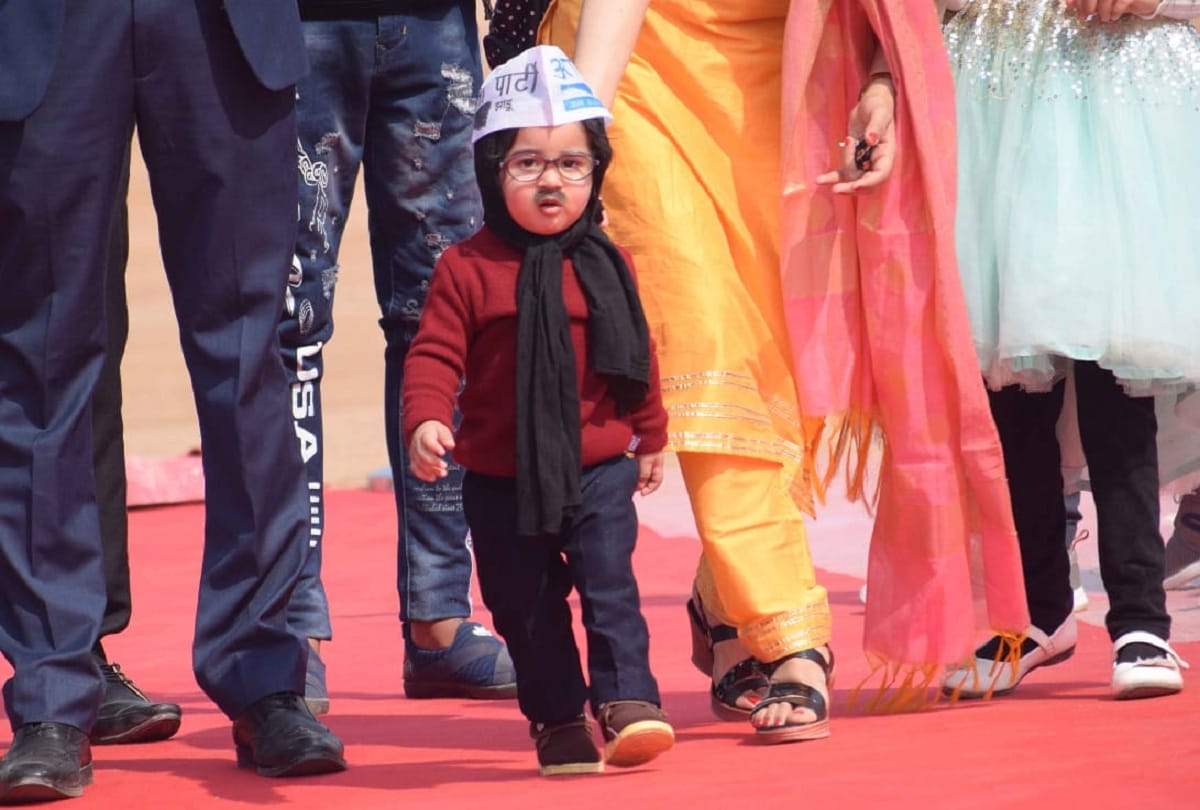 Junior Kejriwal Aavyan Tomar at Ramleela Ground for swearing in ceremony of CM Arvind Kejriwal