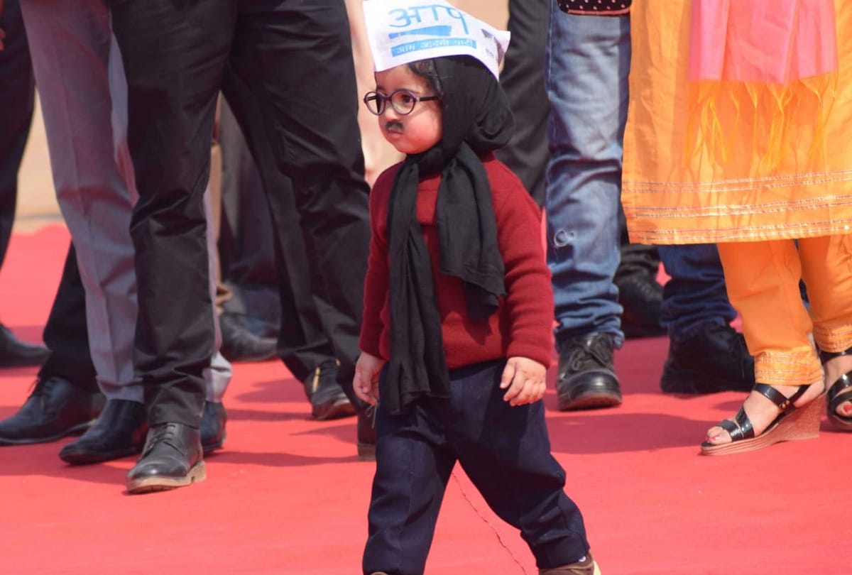Junior Kejriwal Aavyan Tomar at Ramleela Ground for swearing in ceremony of CM Arvind Kejriwal
