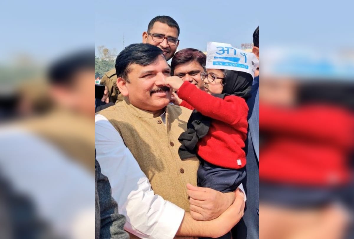 Junior Kejriwal Aavyan Tomar at Ramleela Ground for swearing in ceremony of CM Arvind Kejriwal
