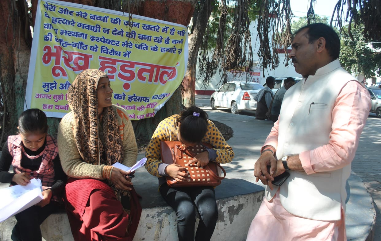 Congress leader persuaded woman sitting on hunger strike