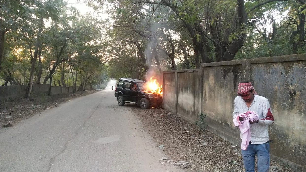 Scarpies hit the wall, fire broke out, three youths injured