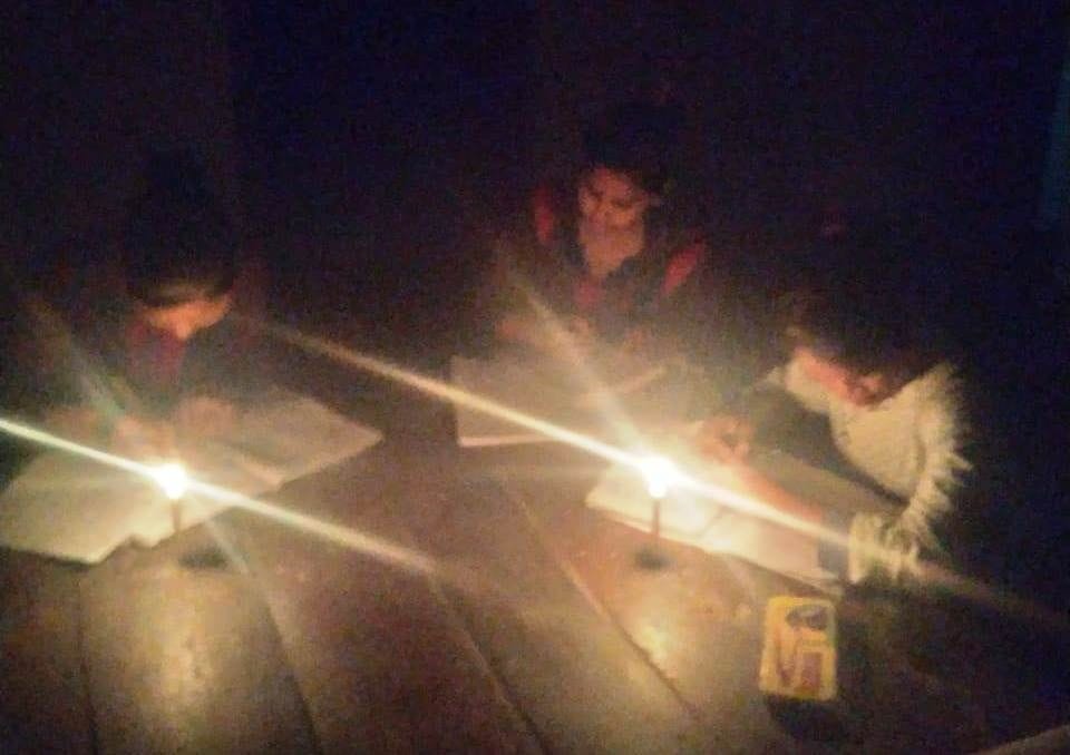 Hathras: Preparing for board exams like this ... children studying in candle and lantern light