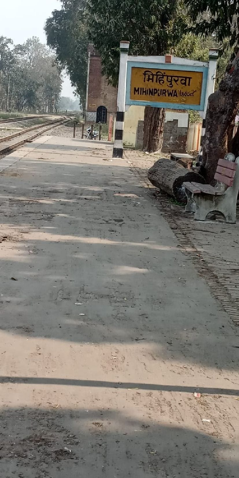 Trains stopped operating, eight lakh population disappointed