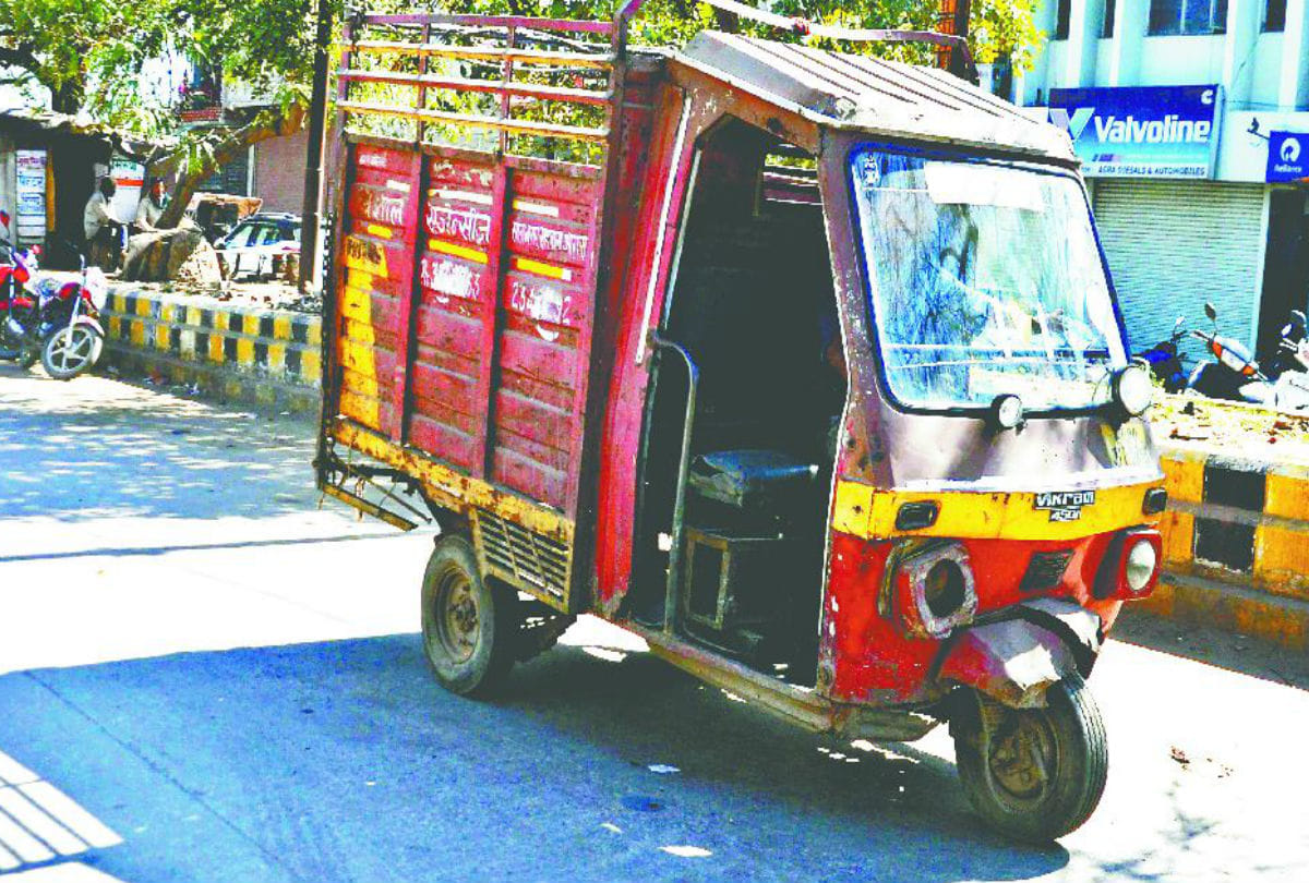 Taj Trapezium Zone Banned Vehicles Run In Tajmahl City