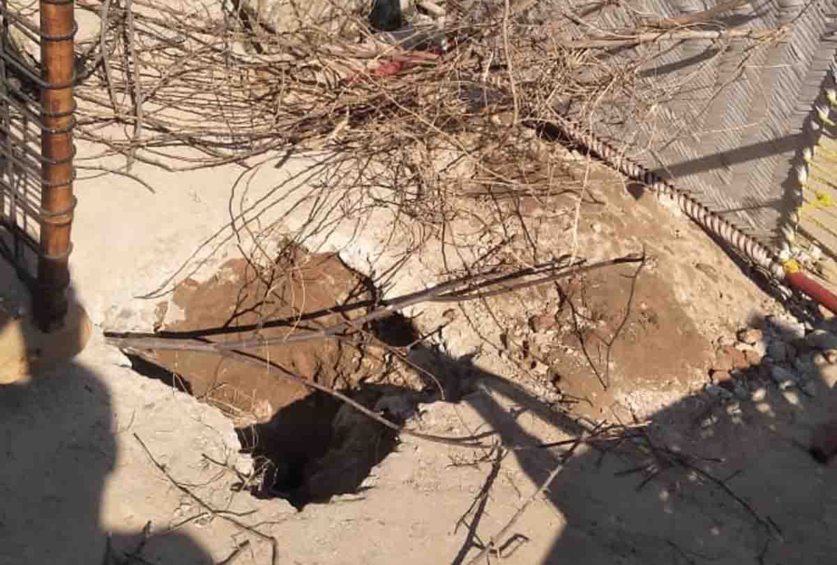 Auraiya: A pit twenty feet deep in the middle road suddenly