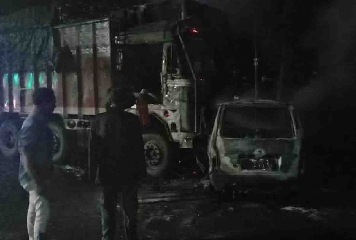 Horrific road accident in Unnao, van fire after collision with truck