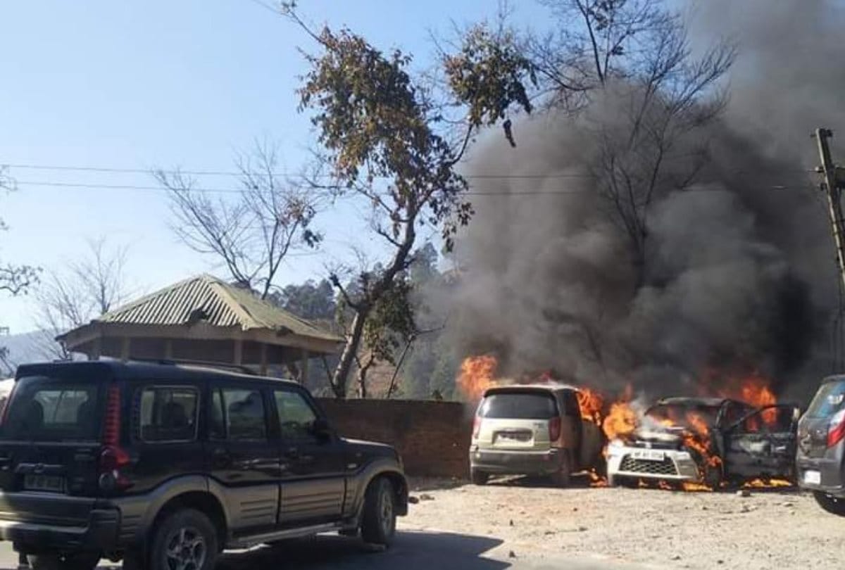 Two  cars gutted in fire in Chamba in Himachal Pradesh