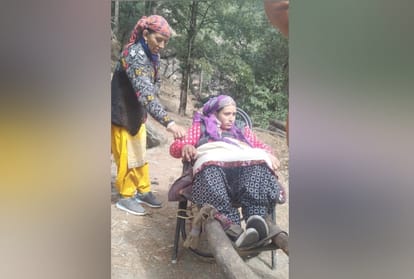 Villagers walk for 18 kilometer to get pregnant woman to hospital in Kullu in Himachal Pradesh