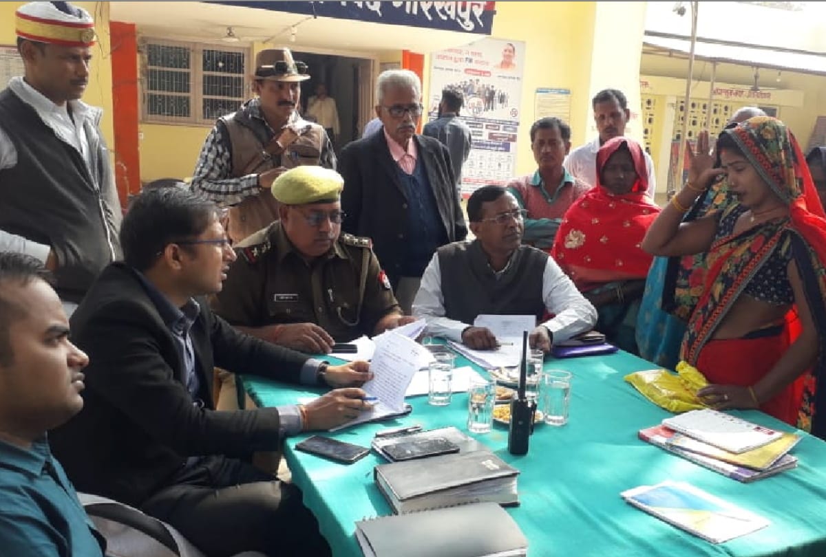 woman complained on police day against Inspector from SDM in gorakhpur