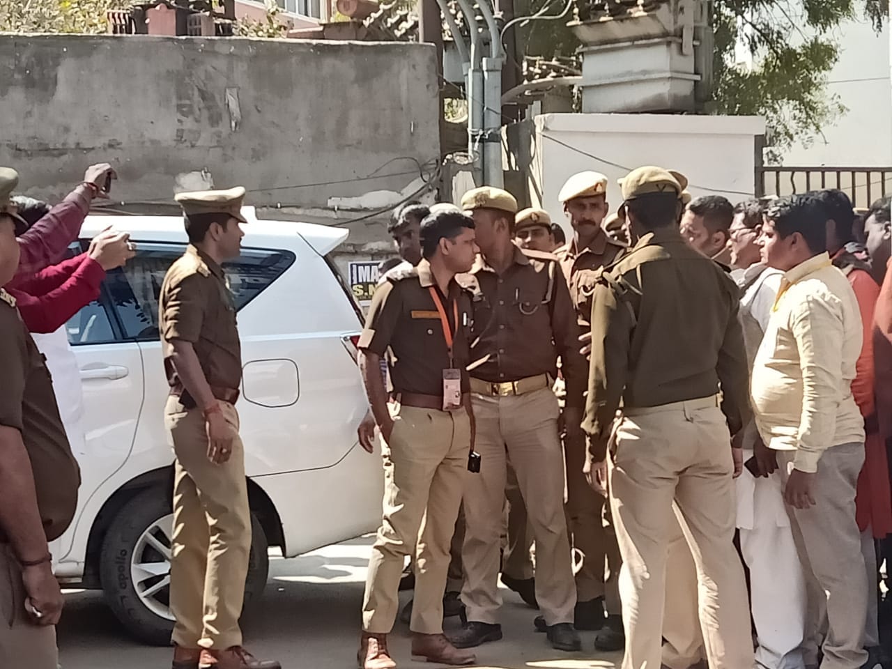 ajay yadav sprung with black cloth in front of pm fleet in varanasi