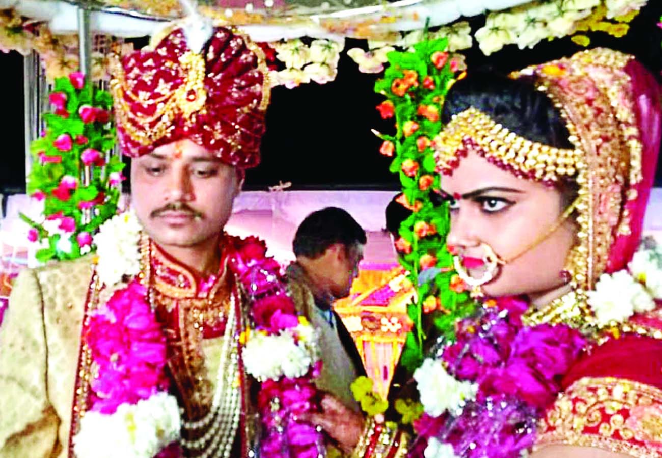 van was booked to go to Barat, LPG cylinder made deadly, seven burnt alive, Married in Hardoi