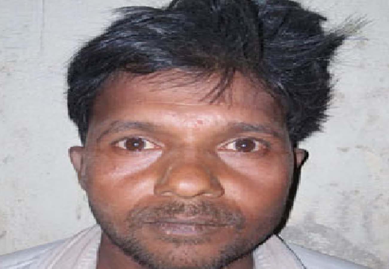 भीतरगांव चौकी इंचार्ज की प्रताड़ना का शिकार दिनेश कुरील।