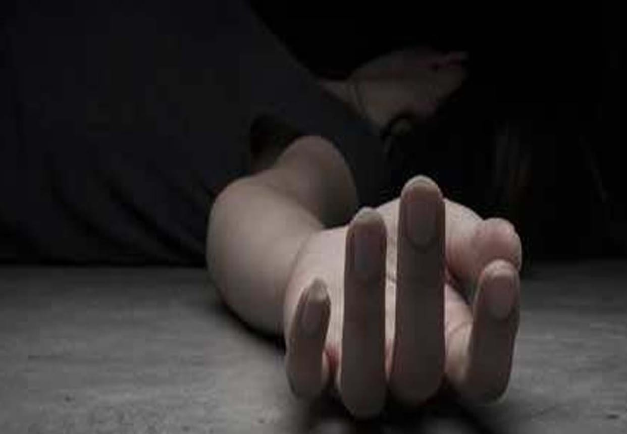 Girl dies after stopping to meet her lover in banda