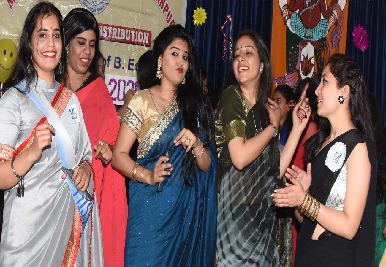 Farewell ceremony organized in women's college in kanpur