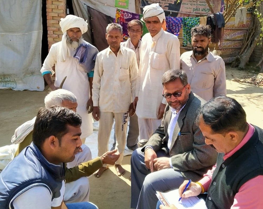congress worker went to village and ask about farmer problem