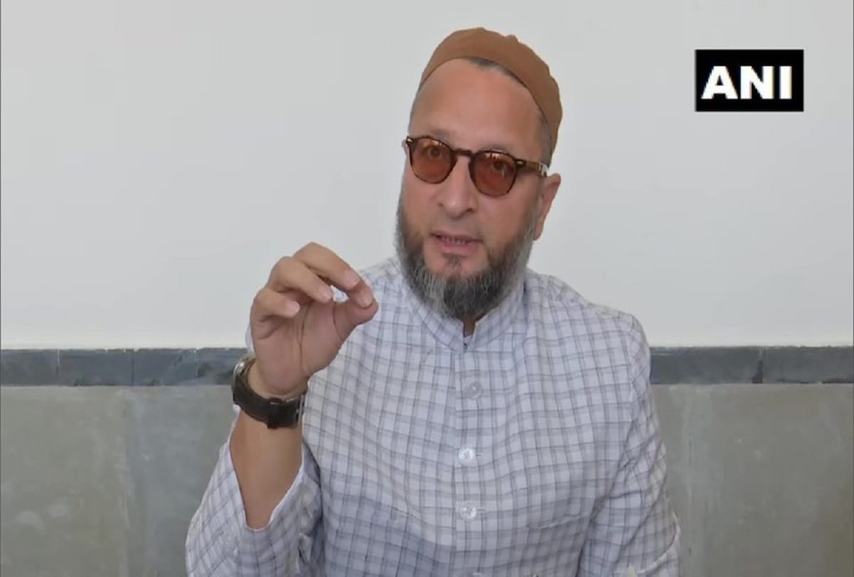 AIMIM chief Asaduddin Owaisi request Telangana CM KC Rao to put a stay on NPR