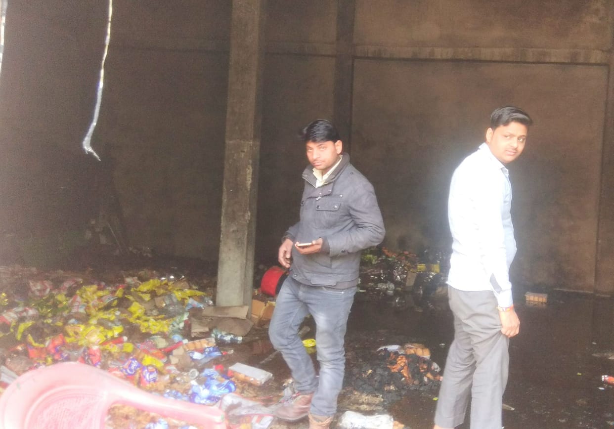 Fire in grocery store, material ash