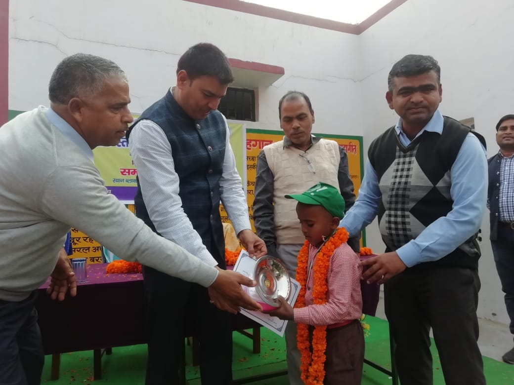 Encouraged by honoring meritorious students