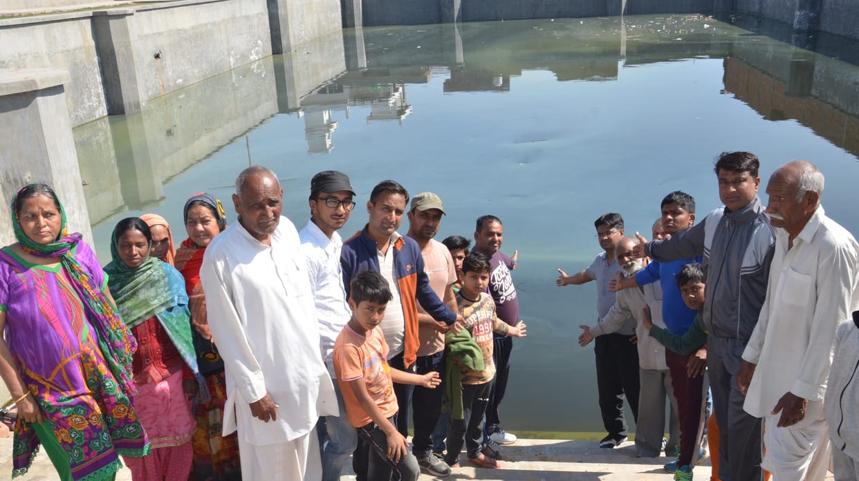 polluted water, pond, children, people protest
