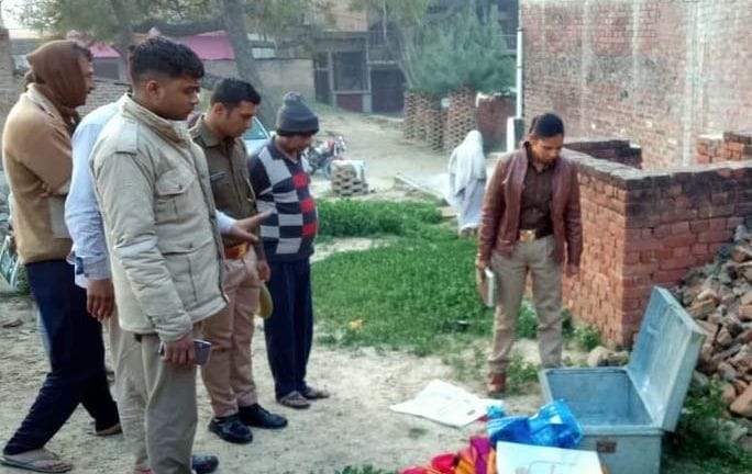 badamaashon ne nagadee sahit laakhon ke jevar paar kie