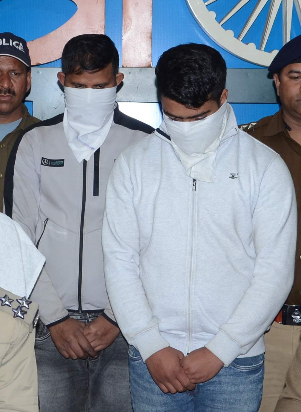 dehradun : three member of gang who steal from vehicles at exam centers, arrested
