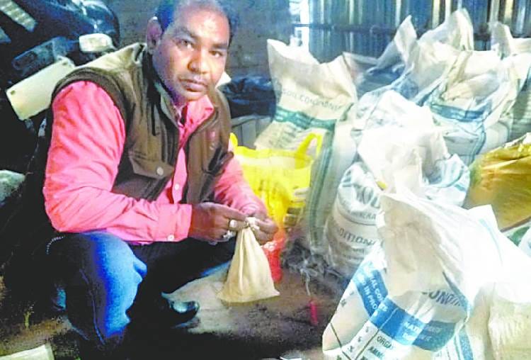 police caught fake fertilizer factory, three arrrested in lucknow