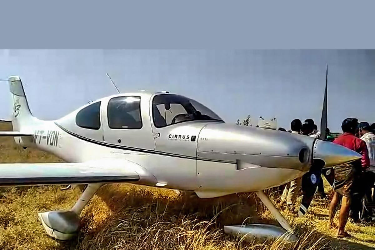 Andhra Pradesh private aircraft going from Mysuru to Bellary emergency landing at Eradikera village