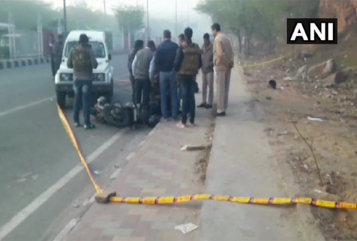 Encounter in delhi Two criminals killed in encounter with Delhi Police in Pul Prahladpur