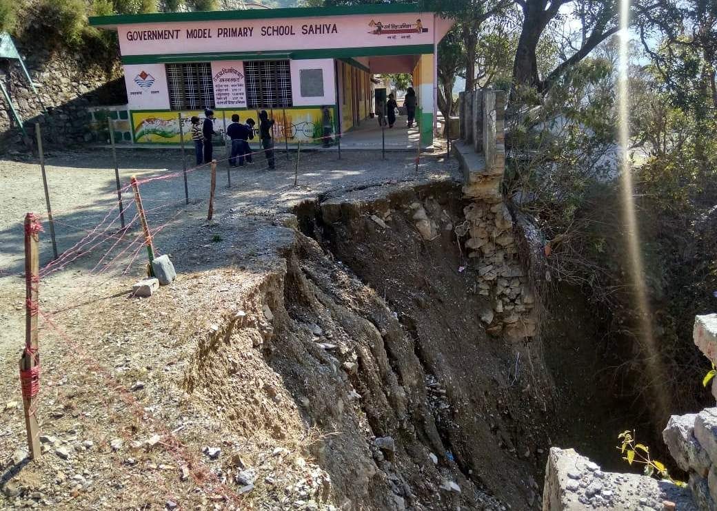 Department waiting for accidents in Pravi Sahia Patan