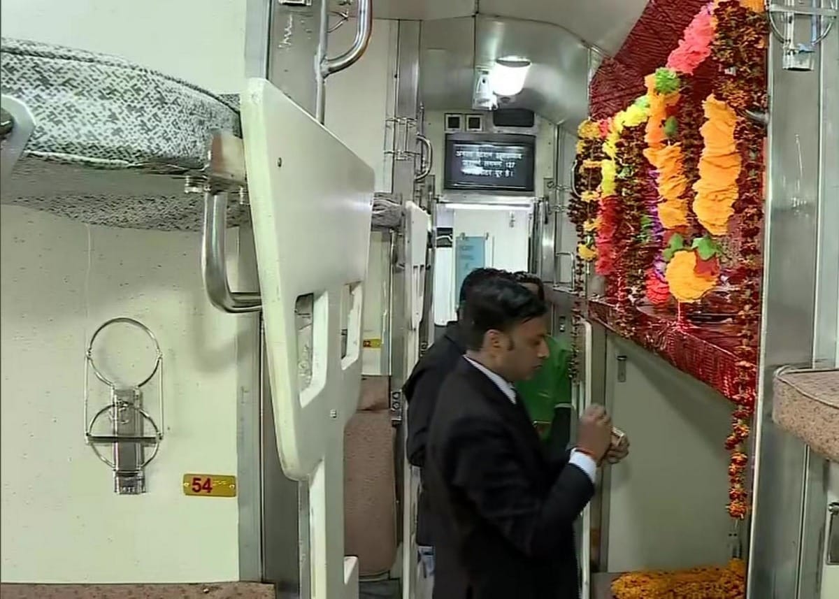 Live Story of Kashi mahakal Express by Neeraj Ambuj.