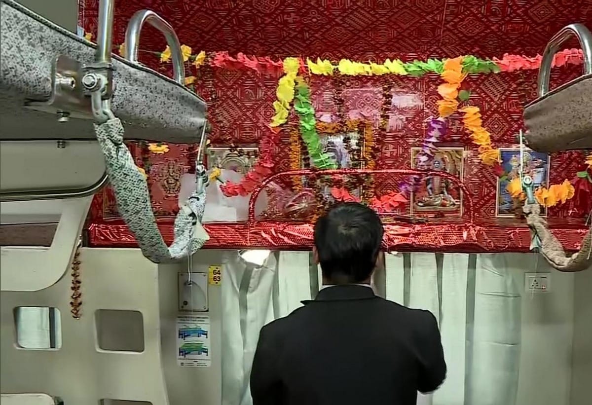 Live Story of Kashi mahakal Express by Neeraj Ambuj.