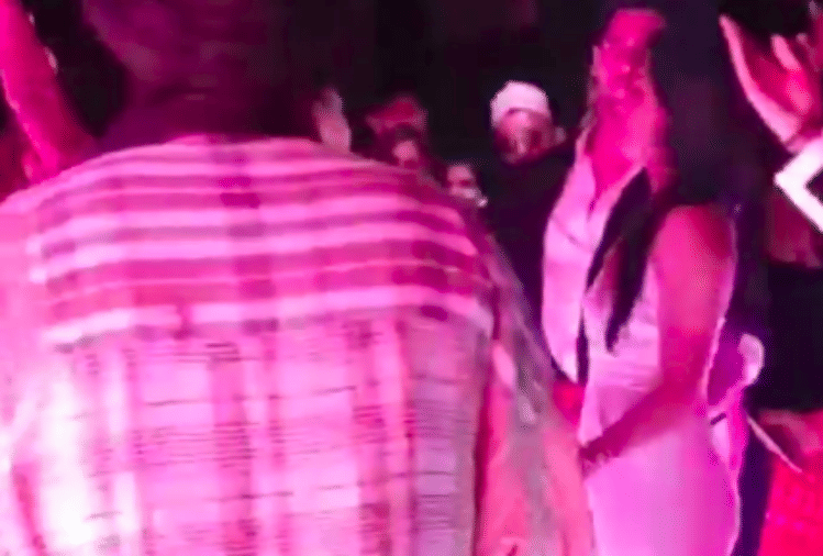 sidharth malhotra and kiara advani dance on the floor