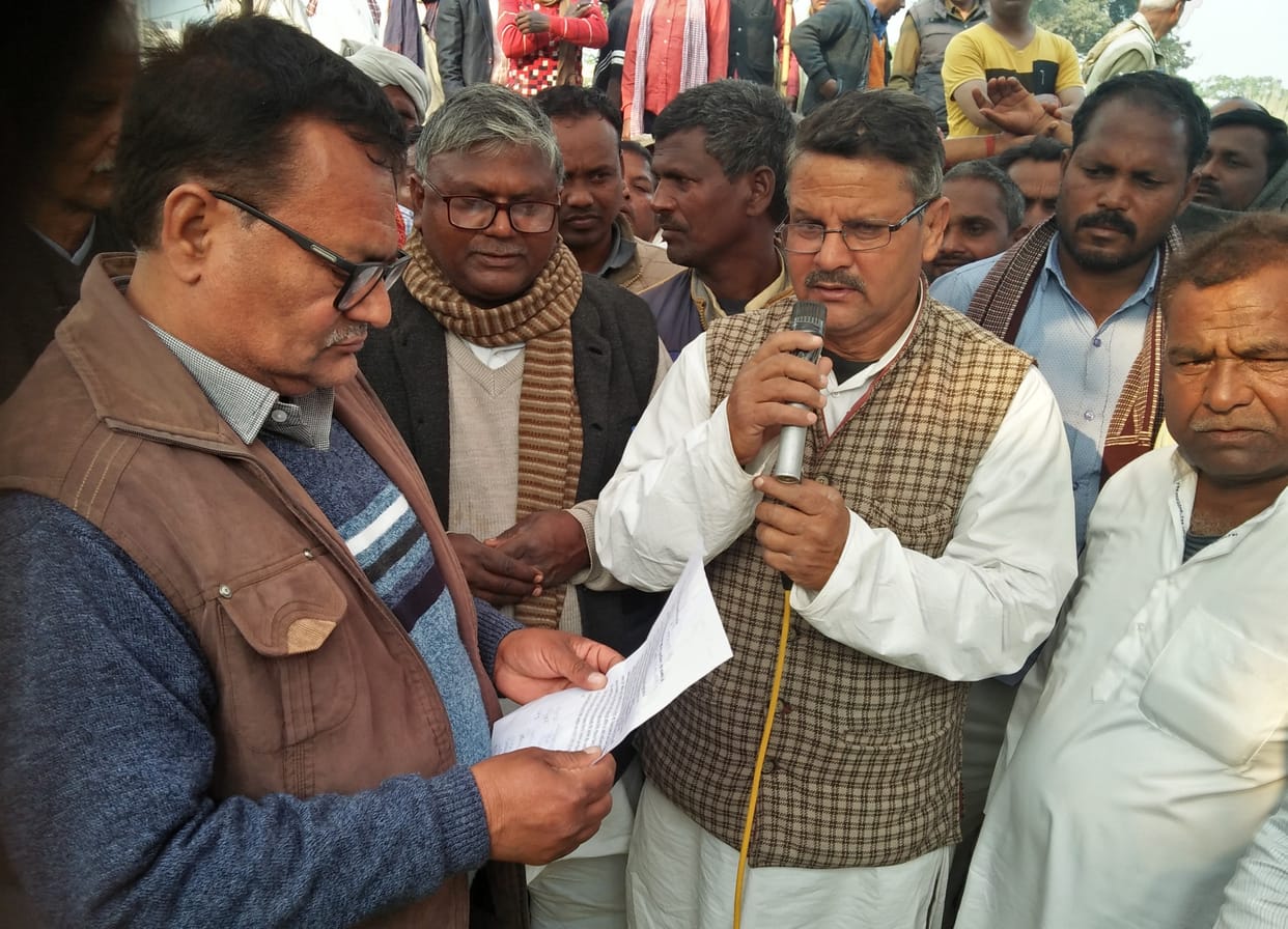 Demonstration demanding opening of railway crossing